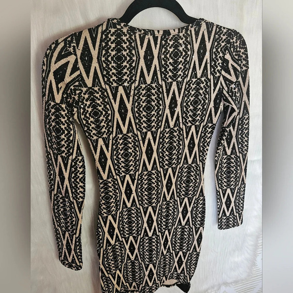 Seduction Geometric Bodycon Asymmetrical Dress w/ Velvet Accent - Picture 4 of 7